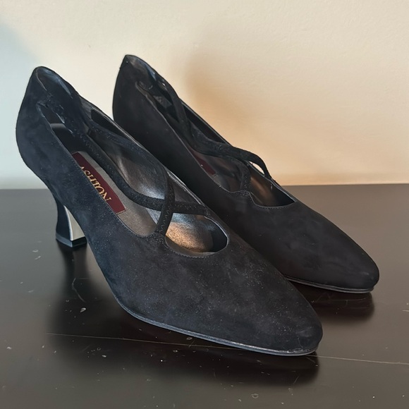 Black suede pumps. Ashton shoes. - Picture 1 of 8
